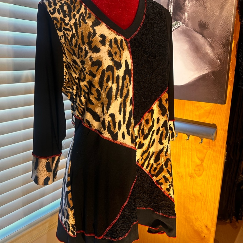 Leopard Print Patchwork Tunic Top
Size Small - image 2